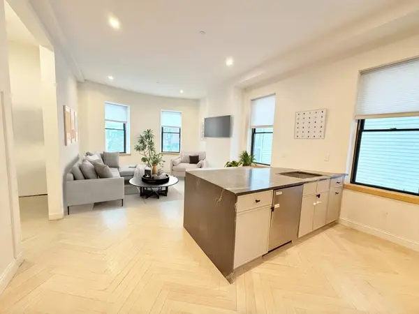 182 Webster St #1, Boston, MA 02128