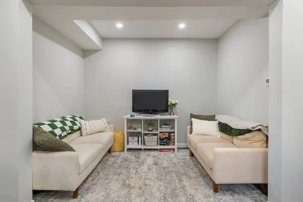 249 Everett St #2, Boston, MA 02128