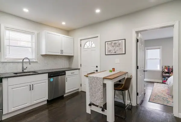 249 Everett St #2, Boston, MA 02128