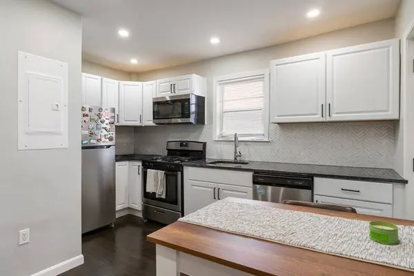 249 Everett St #2, Boston, MA 02128