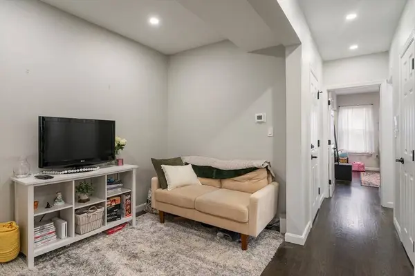 249 Everett St #2, Boston, MA 02128