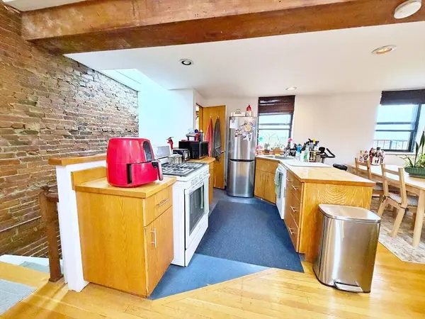 188 Webster St #4, Boston, MA 02128
