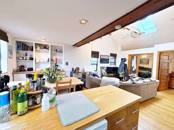 188 Webster St #4, Boston, MA 02128