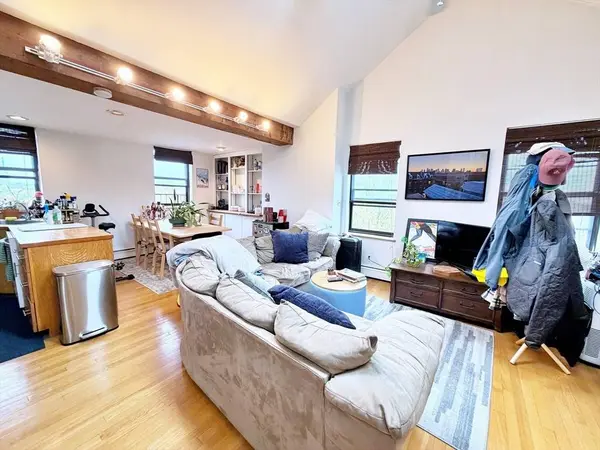 188 Webster St #4, Boston, MA 02128