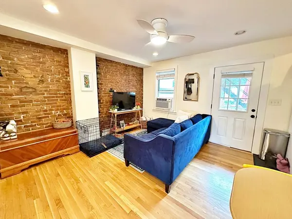 187 Everett St #1, Boston, MA 02128