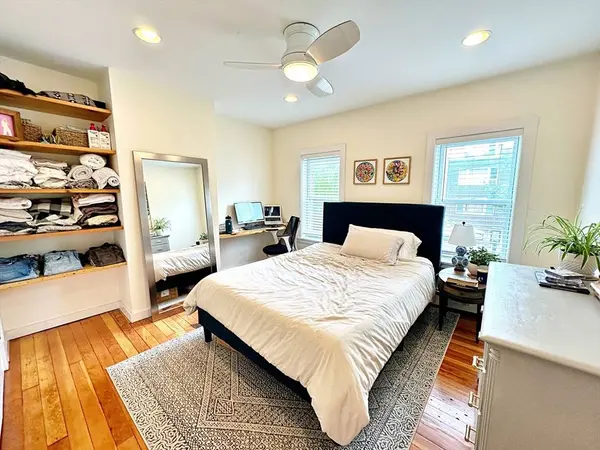 187 Everett St #1, Boston, MA 02128