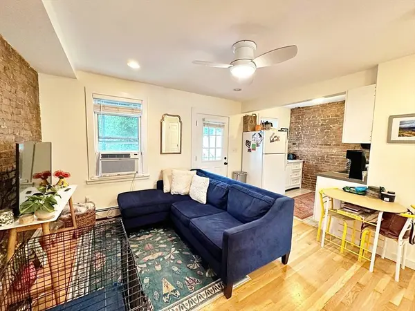 187 Everett St #1, Boston, MA 02128