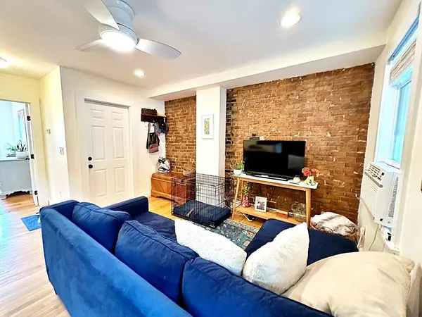 187 Everett St #1, Boston, MA 02128