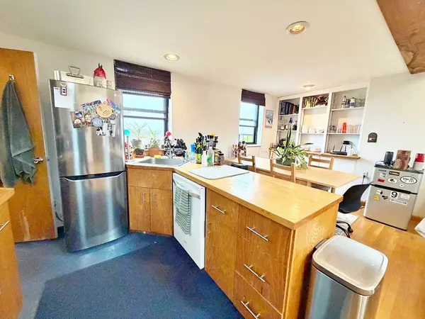 188 Webster St #4, Boston, MA 02128