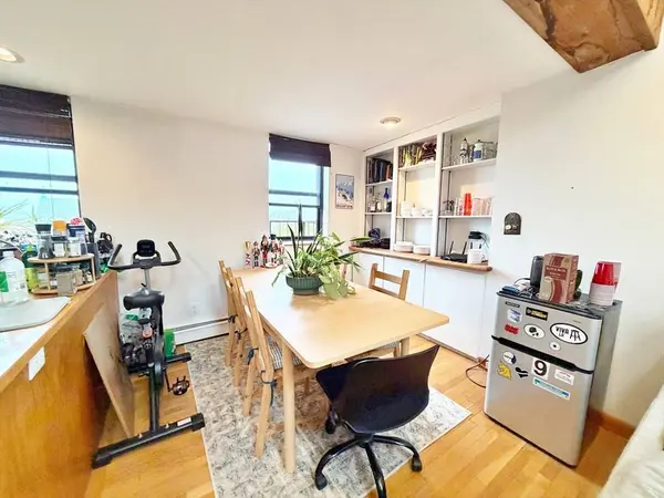188 Webster St #4, Boston, MA 02128