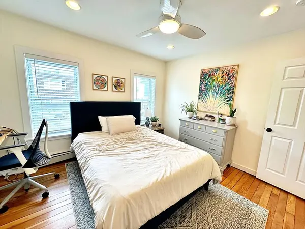 187 Everett St #1, Boston, MA 02128