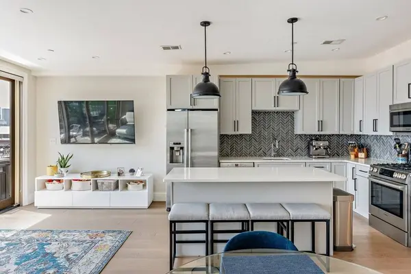 283 Webster St #3, Boston, MA 02128