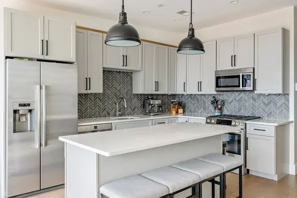 283 Webster St #3, Boston, MA 02128