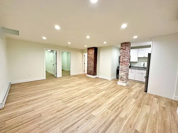 128 Webster St #A, Boston, MA 02128