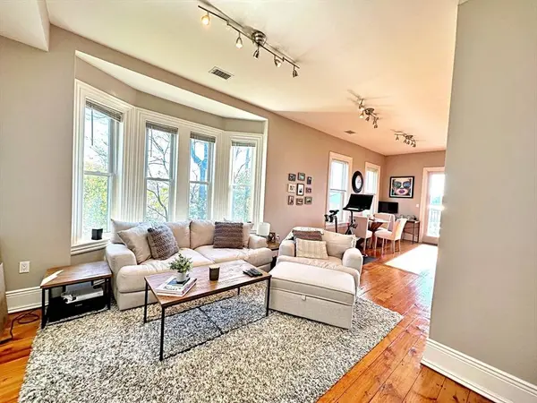 227 Webster St #1, Boston, MA 02128