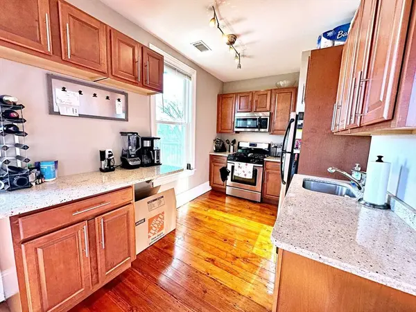 227 Webster St #1, Boston, MA 02128
