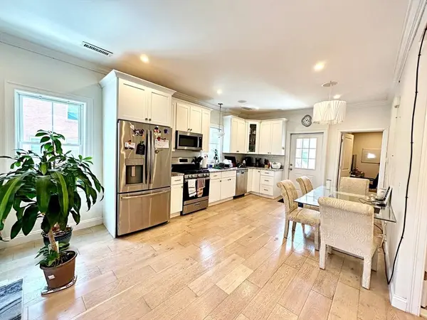 111 Maverick St #2, Boston, MA 02128
