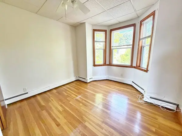 14 Cottage St #3, Boston, MA 02128