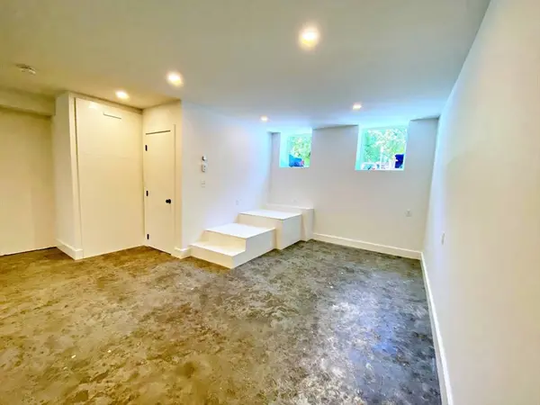 406 Sumner St #1, Boston, MA 02128
