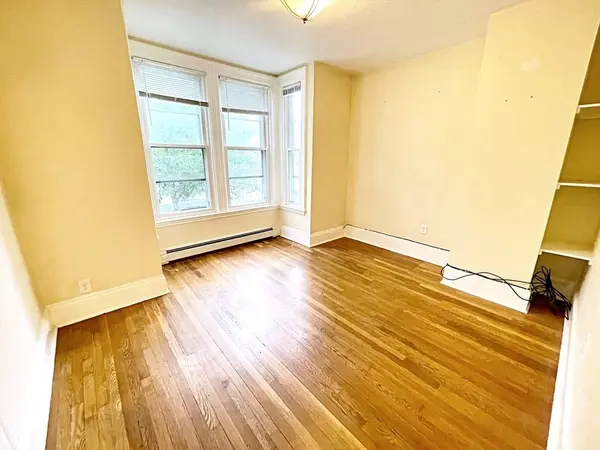 242 Princeton St #1, Boston, MA 02128