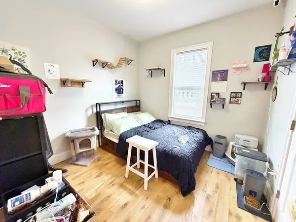 220 Bremen St #1, Boston, MA 02128