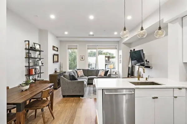 303 Sumner St #3R, Boston, MA 02128