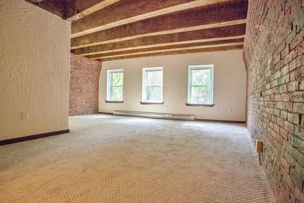 146 Commercial St #4