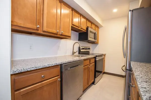 146 Commercial St #4, Boston, MA 02109