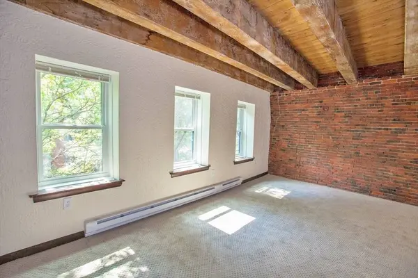 146 Commercial St #4, Boston, MA 02109