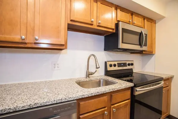 146 Commercial St #4, Boston, MA 02109