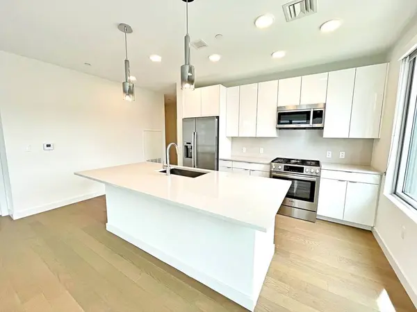 45 Lewis St #518, Boston, MA 02128