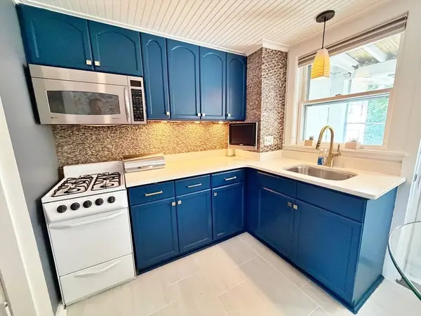 4 Foam St #4, Winthrop, MA 02152