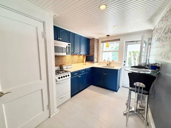 4 Foam St #4, Winthrop, MA 02152