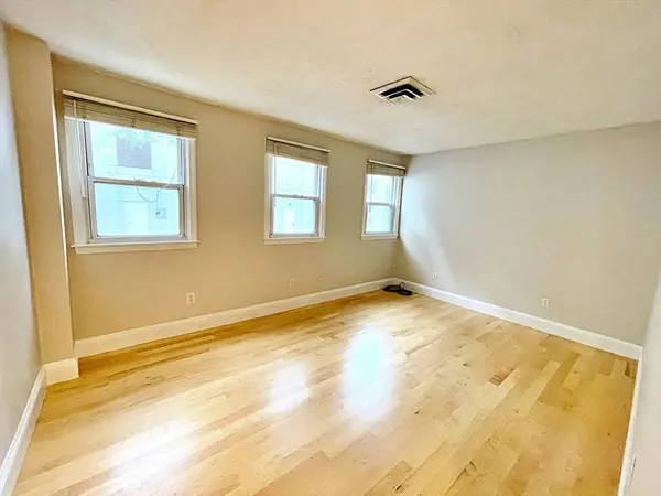 182 Cottage St #101, Boston, MA 02128