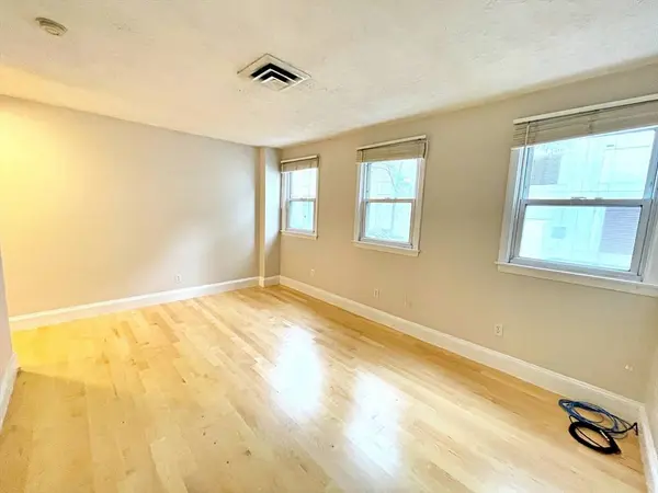 182 Cottage St #101, Boston, MA 02128