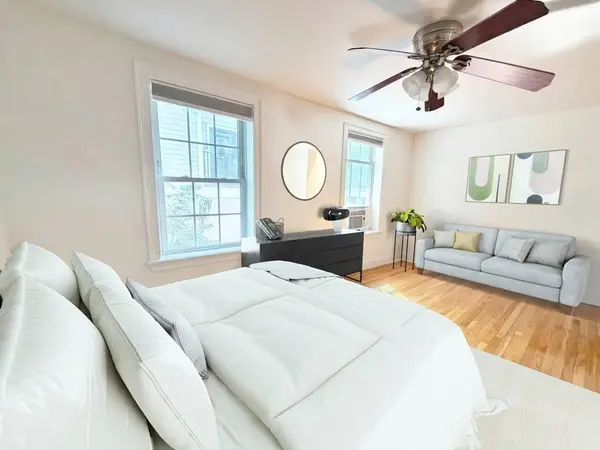 147 Everett St #2, Boston, MA 02128