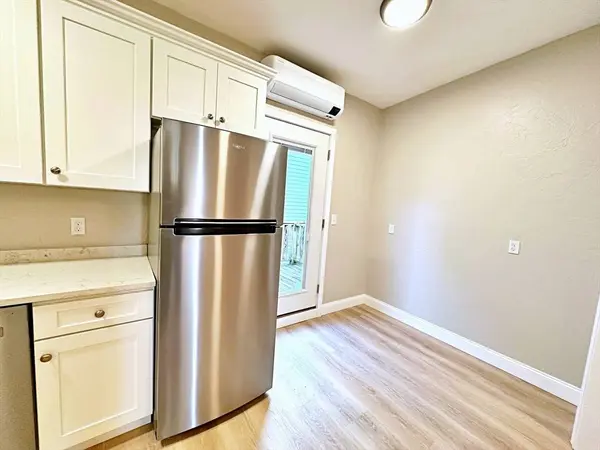 89 Cottage St #2, Boston, MA 02128
