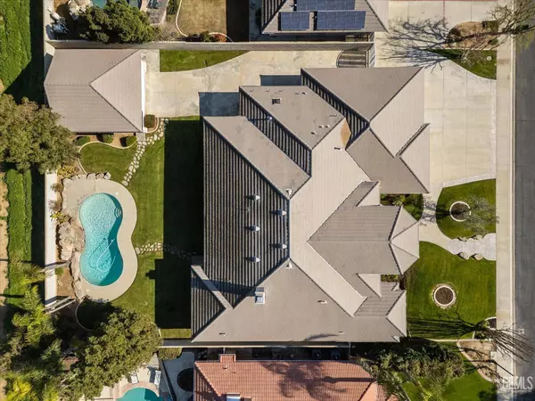 6760 Iron Oak Drive, Bakersfield, CA 93312