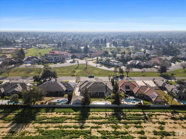 6760 Iron Oak Drive, Bakersfield, CA 93312