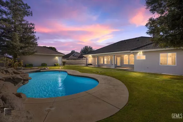 6760 Iron Oak Drive, Bakersfield, CA 93312