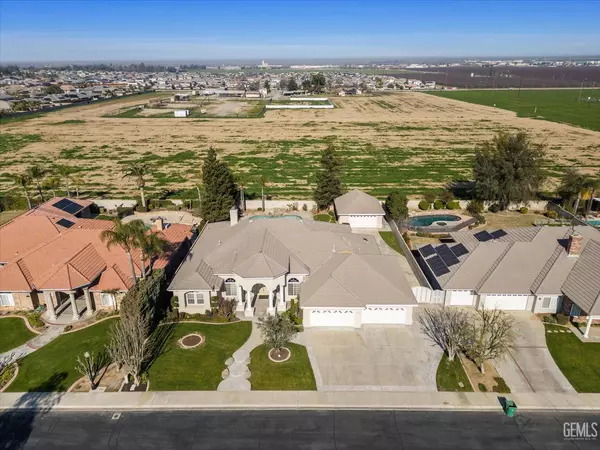 6760 Iron Oak Drive, Bakersfield, CA 93312