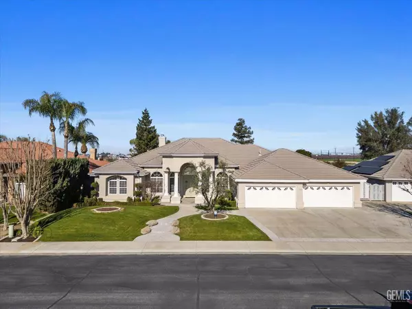 6760 Iron Oak Drive, Bakersfield, CA 93312