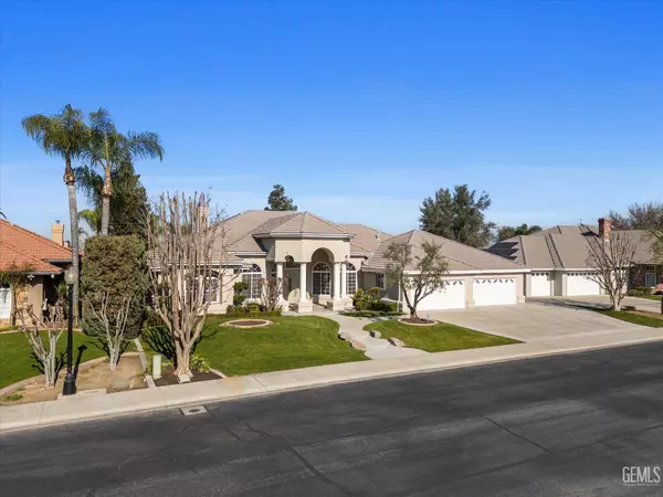 6760 Iron Oak Drive, Bakersfield, CA 93312