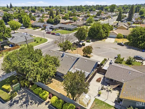 813 Holiday Way, Chowchilla, CA 93610