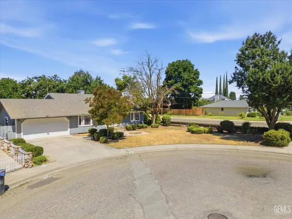 813 Holiday Way, Chowchilla, CA 93610