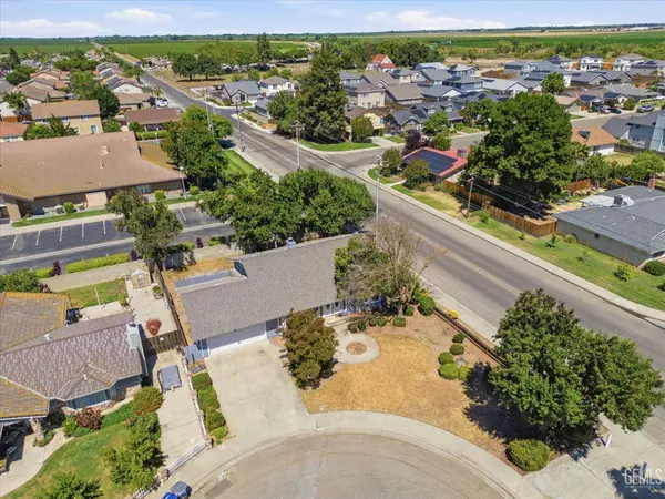 813 Holiday Way, Chowchilla, CA 93610