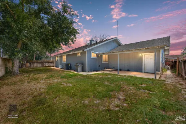 813 Holiday Way, Chowchilla, CA 93610