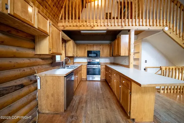 6840 S Hallie DR, Wasilla, AK 99623
