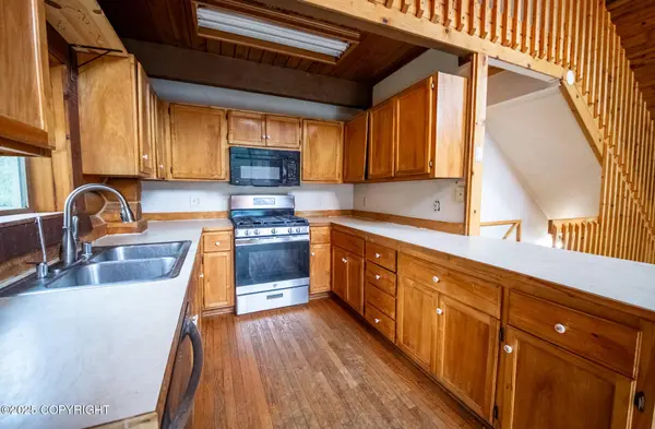 6840 S Hallie DR, Wasilla, AK 99623
