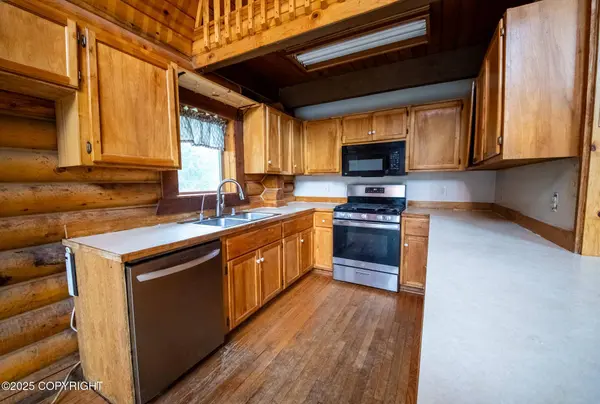 6840 S Hallie DR, Wasilla, AK 99623